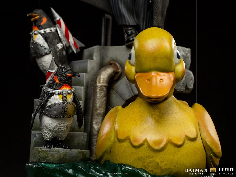 Batman Returns Penguin 1/10 Deluxe Art Scale Limited Edition Statue Gallery Image 10