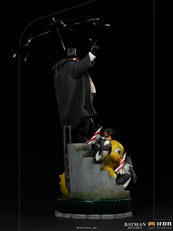 Batman Returns Penguin 1/10 Deluxe Art Scale Limited Edition Statue Gallery Image 7