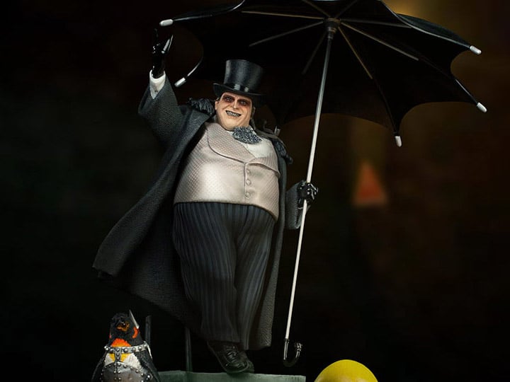 Batman Returns Penguin 1/10 Deluxe Art Scale Limited Edition Statue Gallery Image 1