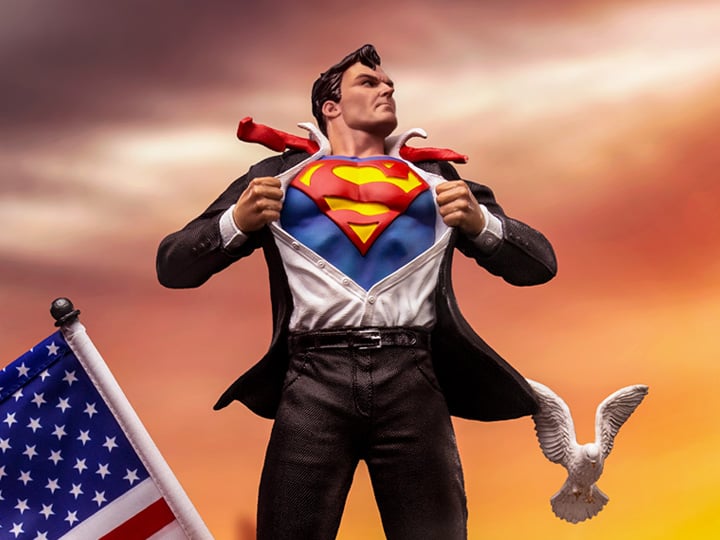 DC Comics Clark Kent 1/10 Deluxe Art Scale Statue Gallery Image 1