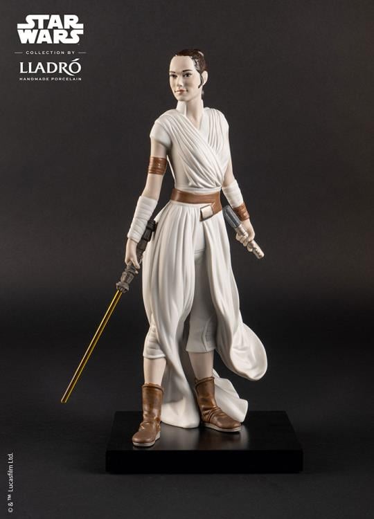 Star Wars: The Rise of Skywalker Rey Porcelain Statue Gallery Image 3