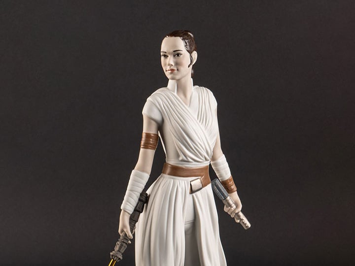 Star Wars: The Rise of Skywalker Rey Porcelain Statue Gallery Image 1