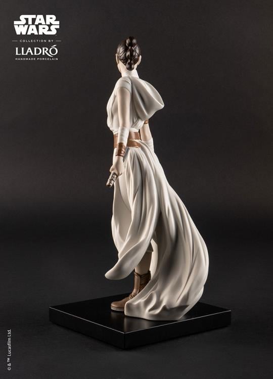 Star Wars: The Rise of Skywalker Rey Porcelain Statue Gallery Image 5