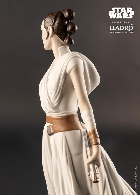 Star Wars: The Rise of Skywalker Rey Porcelain Statue Gallery Image 8