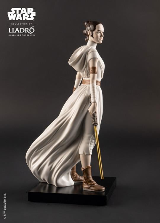 Star Wars: The Rise of Skywalker Rey Porcelain Statue Gallery Image 6
