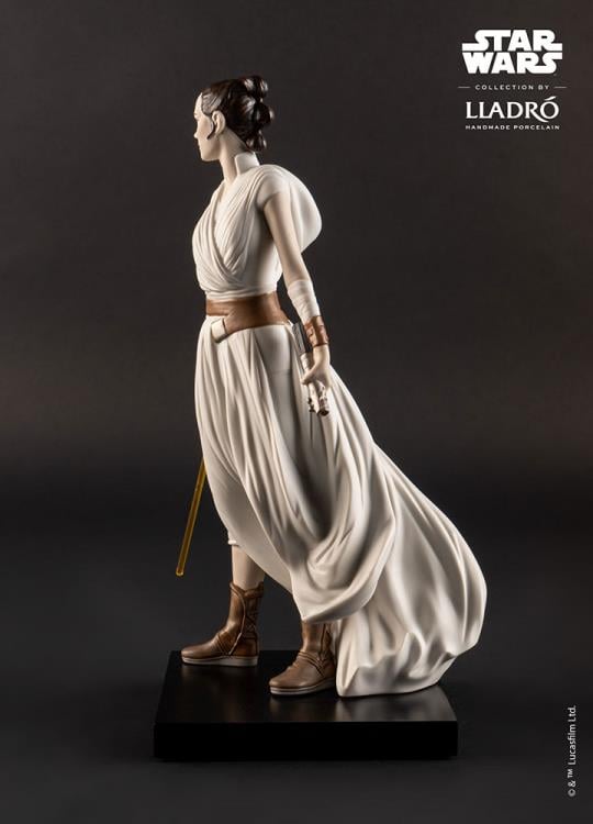 Star Wars: The Rise of Skywalker Rey Porcelain Statue Gallery Image 4