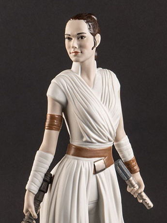 Star Wars: The Rise of Skywalker Rey Porcelain Statue Gallery Image 2