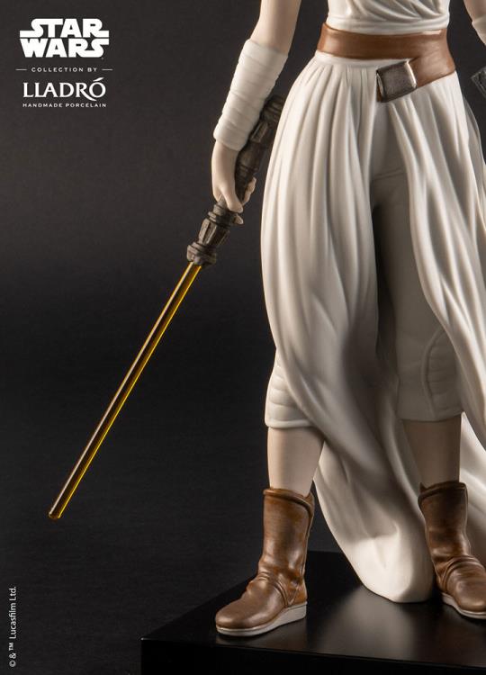 Star Wars: The Rise of Skywalker Rey Porcelain Statue Gallery Image 9