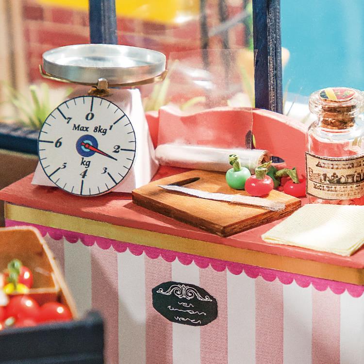 Carl's Fruit Shop DIY Model Kit Gallery Image 6