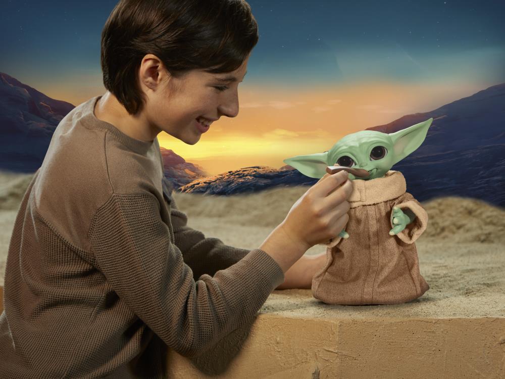 The Mandalorian Galactic Snackin’ Grogu Animatronic Ultimate Edition Gallery Image 16