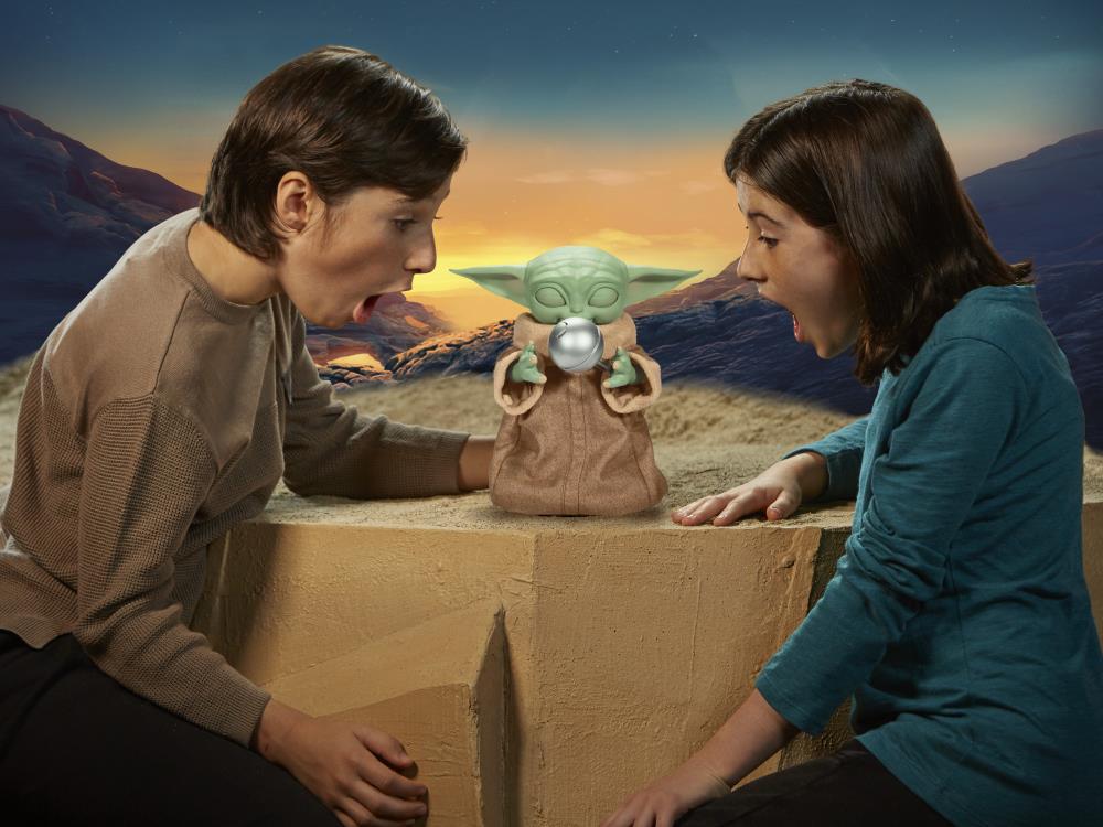 The Mandalorian Galactic Snackin’ Grogu Animatronic Ultimate Edition Gallery Image 14