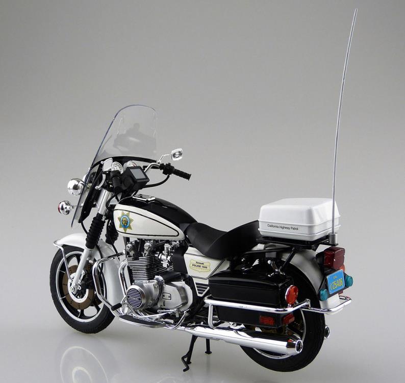 Kawasaki KZ1000 Police Motorcycle 1/12 Scale Model Kit Gallery Image 4