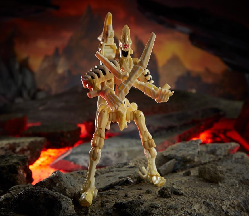 Transformers War for Cybertron: Kingdom Deluxe Wingfinger Gallery Image 4