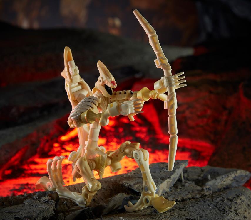Transformers War for Cybertron: Kingdom Deluxe Wingfinger Gallery Image 5