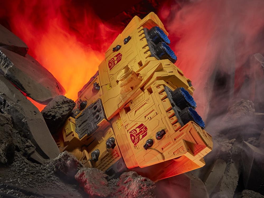 Transformers War for Cybertron: Kingdom WFC-K30 Titan Autobot Ark Gallery Image 8