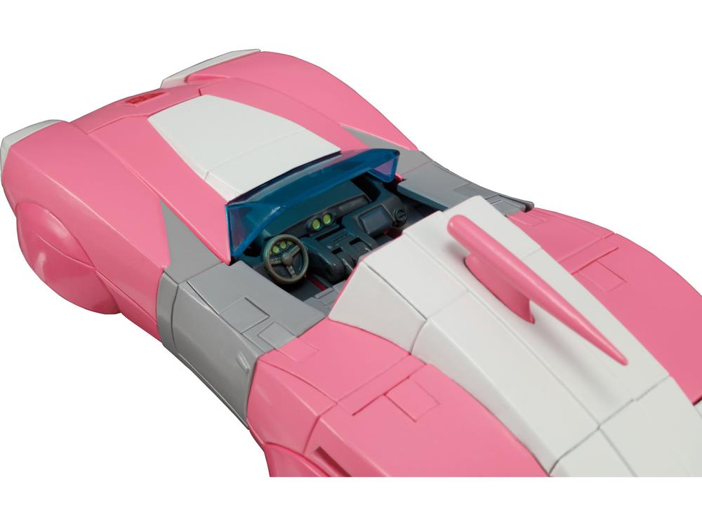 Transformers Masterpiece MP-51 Arcee (With Collectible Pin) Gallery Image 14