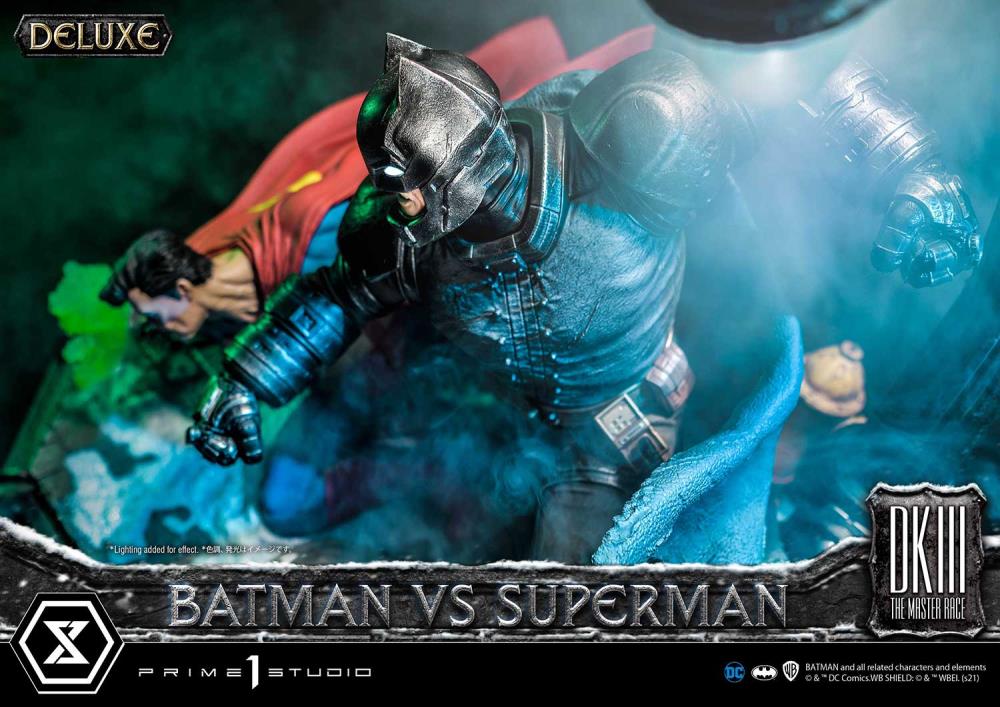 Batman: The Dark Knight Returns Ultimate Diorama Masterline Batman vs. Superman (Deluxe) 1/3 Scale Limited Edition Statue (With Bonus) Gallery Image 11