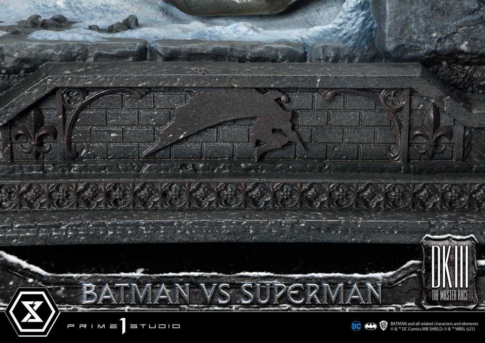 Batman: The Dark Knight Returns Ultimate Diorama Masterline Batman vs. Superman (Deluxe) 1/3 Scale Limited Edition Statue (With Bonus) Gallery Image 71