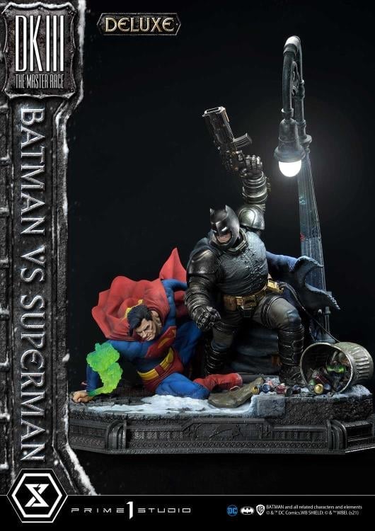Batman: The Dark Knight Returns Ultimate Diorama Masterline Batman vs. Superman (Deluxe) 1/3 Scale Limited Edition Statue (With Bonus) Gallery Image 6