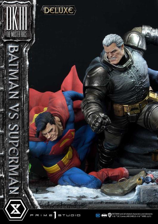 Batman: The Dark Knight Returns Ultimate Diorama Masterline Batman vs. Superman (Deluxe) 1/3 Scale Limited Edition Statue (With Bonus) Gallery Image 41