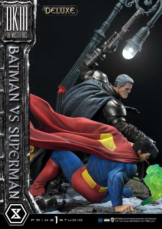 Batman: The Dark Knight Returns Ultimate Diorama Masterline Batman vs. Superman (Deluxe) 1/3 Scale Limited Edition Statue (With Bonus) Gallery Image 43
