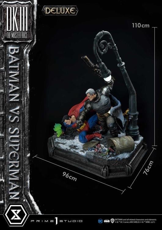 Batman: The Dark Knight Returns Ultimate Diorama Masterline Batman vs. Superman (Deluxe) 1/3 Scale Limited Edition Statue (With Bonus) Gallery Image 5
