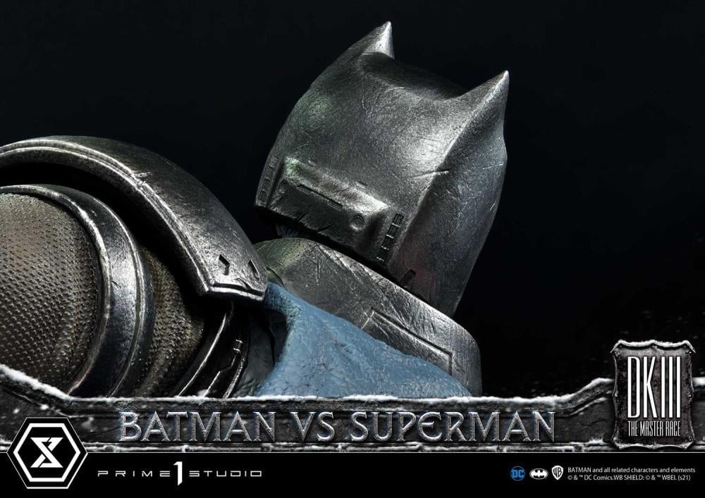 Batman: The Dark Knight Returns Ultimate Diorama Masterline Batman vs. Superman (Deluxe) 1/3 Scale Limited Edition Statue (With Bonus) Gallery Image 21