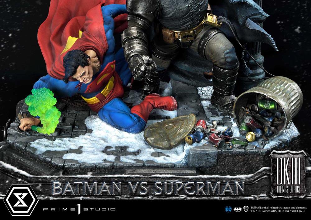 Batman: The Dark Knight Returns Ultimate Diorama Masterline Batman vs. Superman (Deluxe) 1/3 Scale Limited Edition Statue (With Bonus) Gallery Image 59