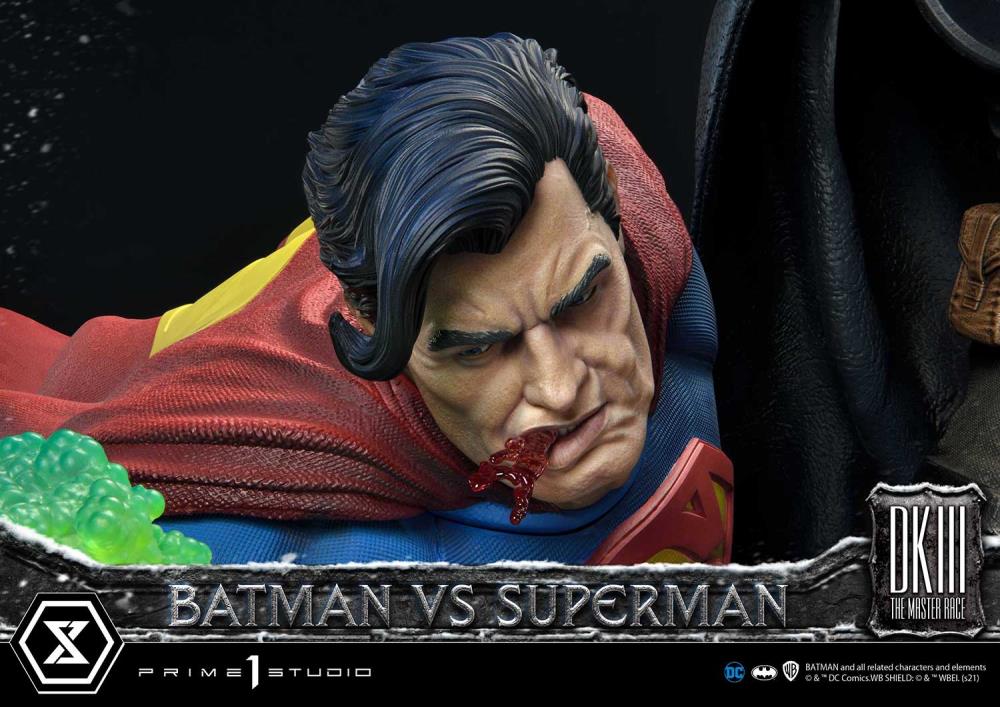 Batman: The Dark Knight Returns Ultimate Diorama Masterline Batman vs. Superman (Deluxe) 1/3 Scale Limited Edition Statue (With Bonus) Gallery Image 24