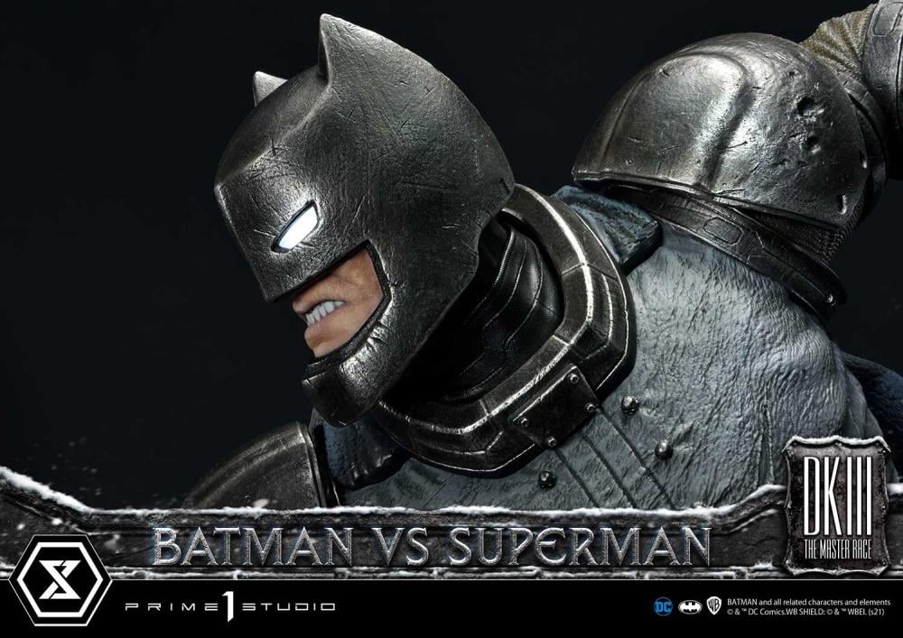 Batman: The Dark Knight Returns Ultimate Diorama Masterline Batman vs. Superman (Deluxe) 1/3 Scale Limited Edition Statue (With Bonus) Gallery Image 20