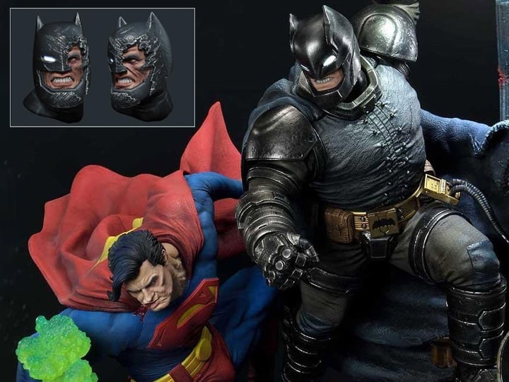 Batman: The Dark Knight Returns Ultimate Diorama Masterline Batman vs. Superman (Deluxe) 1/3 Scale Limited Edition Statue (With Bonus) Gallery Image 1