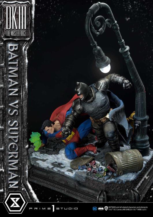 Batman: The Dark Knight Returns Ultimate Diorama Masterline Batman vs. Superman (Deluxe) 1/3 Scale Limited Edition Statue (With Bonus) Gallery Image 52