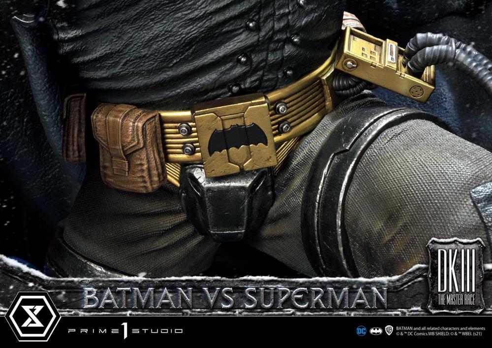 Batman: The Dark Knight Returns Ultimate Diorama Masterline Batman vs. Superman (Deluxe) 1/3 Scale Limited Edition Statue (With Bonus) Gallery Image 61