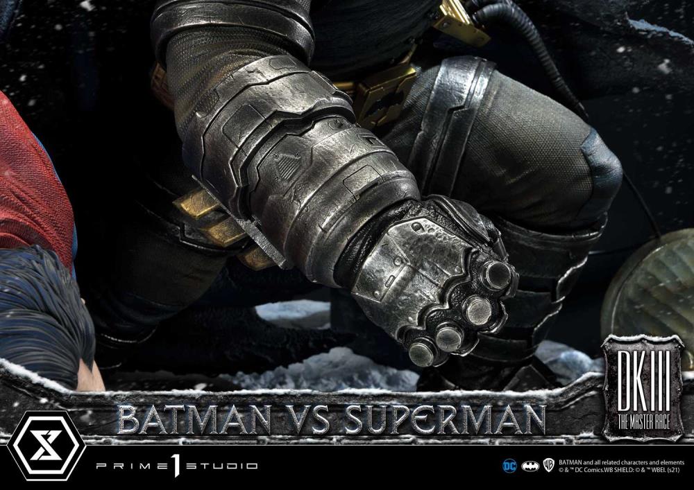 Batman: The Dark Knight Returns Ultimate Diorama Masterline Batman vs. Superman (Deluxe) 1/3 Scale Limited Edition Statue (With Bonus) Gallery Image 60