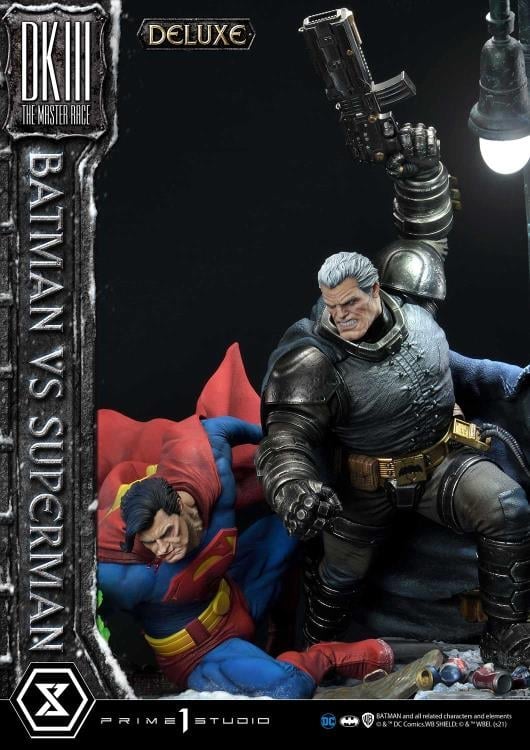 Batman: The Dark Knight Returns Ultimate Diorama Masterline Batman vs. Superman (Deluxe) 1/3 Scale Limited Edition Statue (With Bonus) Gallery Image 44