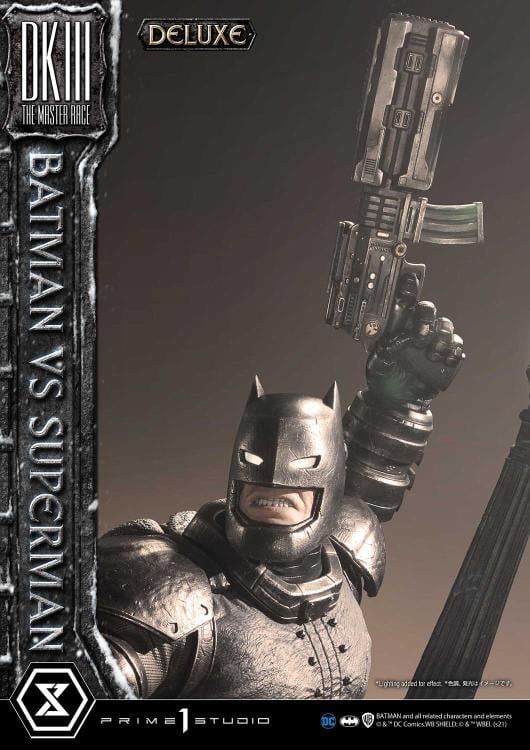 Batman: The Dark Knight Returns Ultimate Diorama Masterline Batman vs. Superman (Deluxe) 1/3 Scale Limited Edition Statue (With Bonus) Gallery Image 37