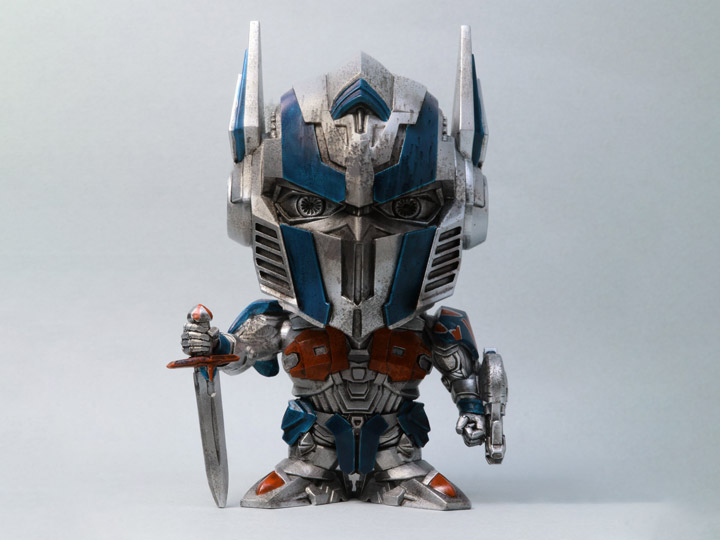 Transformers: The Last Knight Super Deformed Figure DX 4" Battle Damaged Optimus Prime Gallery Image 1