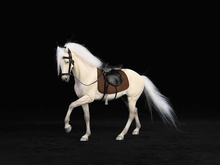 Horse (Off-White) 1/12 Scale Figure Gallery Image 1