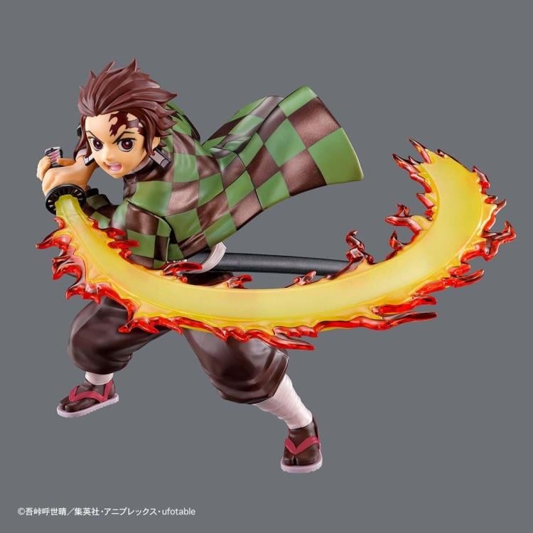 Demon Slayer: Kimetsu no Yaiba Tanjiro Kamado (Hinokami Kagura Ver.) Model Kit Gallery Image 4
