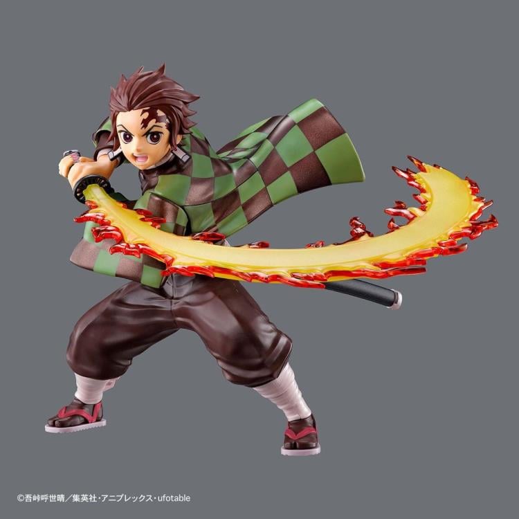 Demon Slayer: Kimetsu no Yaiba Tanjiro Kamado (Hinokami Kagura Ver.) Model Kit Gallery Image 3