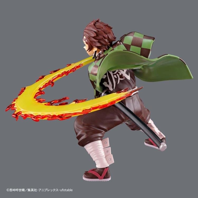 Demon Slayer: Kimetsu no Yaiba Tanjiro Kamado (Hinokami Kagura Ver.) Model Kit Gallery Image 5