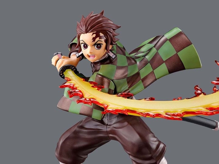 Demon Slayer: Kimetsu no Yaiba Tanjiro Kamado (Hinokami Kagura Ver.) Model Kit Gallery Image 1