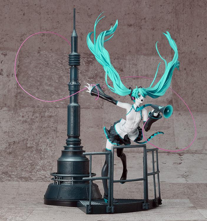 Vocaloid Hatsune Miku: Love is War (Refined Ver.) 1/8 Scale Figure & Good Smile Company 20th Anniversary Book Set Gallery Image 9