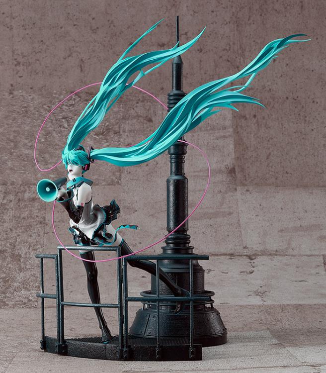 Vocaloid Hatsune Miku: Love is War (Refined Ver.) 1/8 Scale Figure & Good Smile Company 20th Anniversary Book Set Gallery Image 7