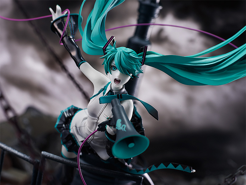 Vocaloid Hatsune Miku: Love is War (Refined Ver.) 1/8 Scale Figure & Good Smile Company 20th Anniversary Book Set Gallery Image 5