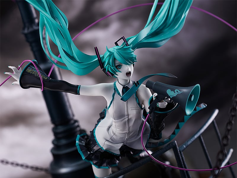Vocaloid Hatsune Miku: Love is War (Refined Ver.) 1/8 Scale Figure & Good Smile Company 20th Anniversary Book Set Gallery Image 6