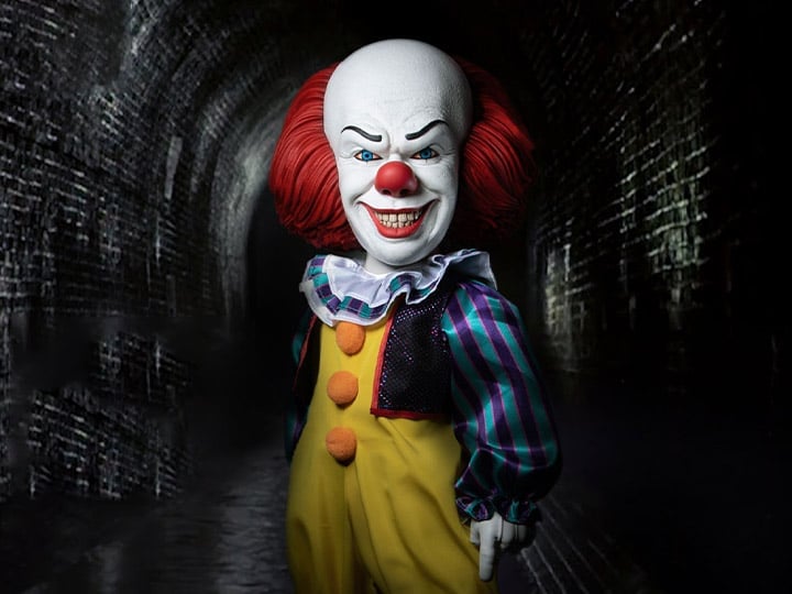 IT (1990) Mezco Designer Series Mega Scale Pennywise Gallery Image 1