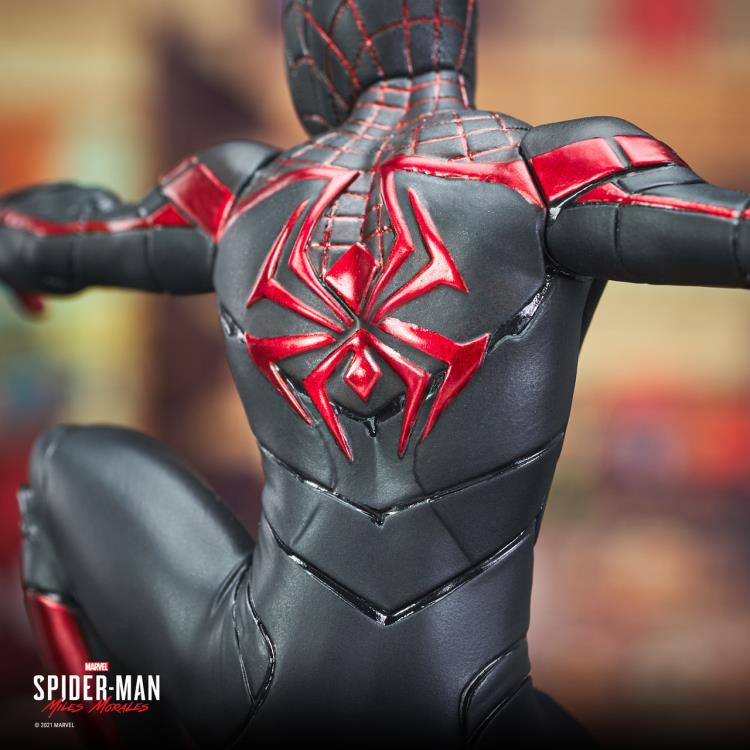 Marvel's Spider-Man: Miles Morales Gallery Spider-Man Figure Diorama Gallery Image 10