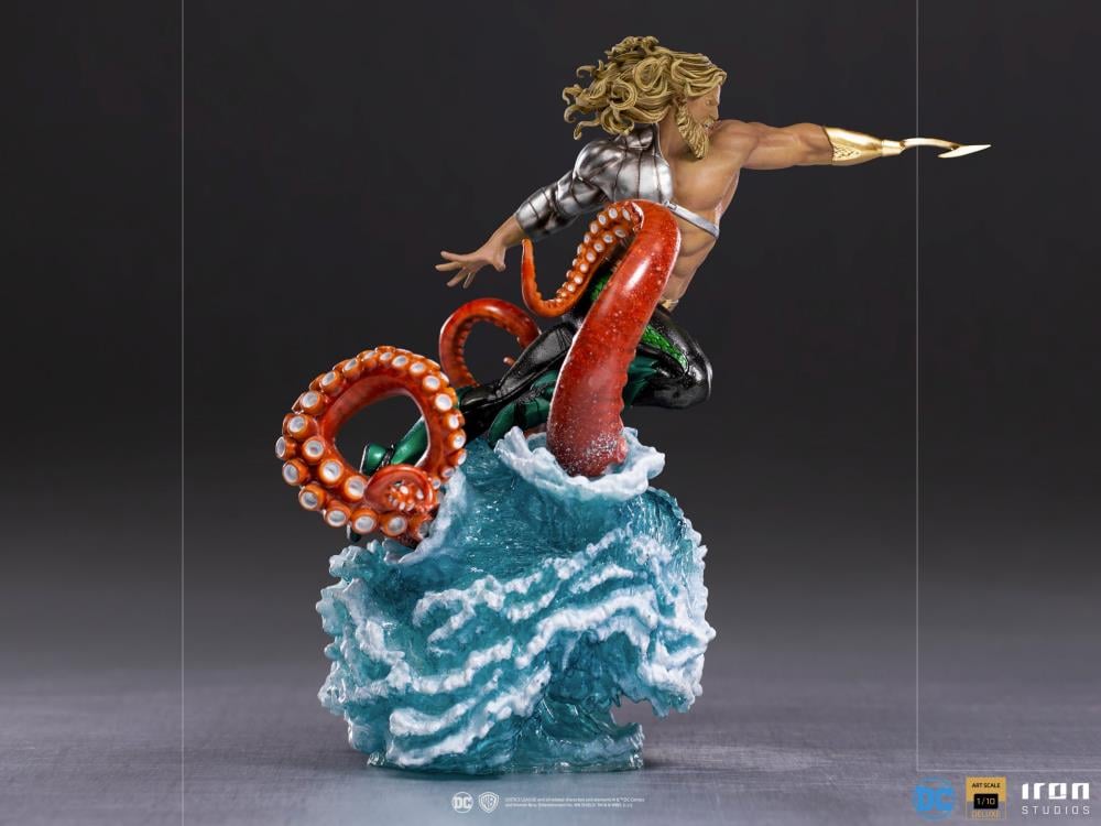 DC Comics Aquaman 1/10 Deluxe Art Scale Limited Edition Statue Gallery Image 5