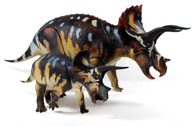Beasts of the Mesozoic: Ceratopsian Series Triceratops horridus 1/18 Scale Figure Gallery Image 4